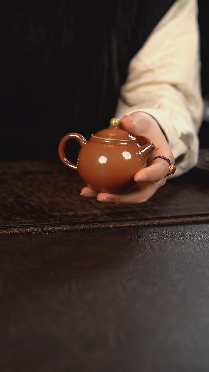 【闪购商品】杯聚澜堂红金花釉描金小球球壶