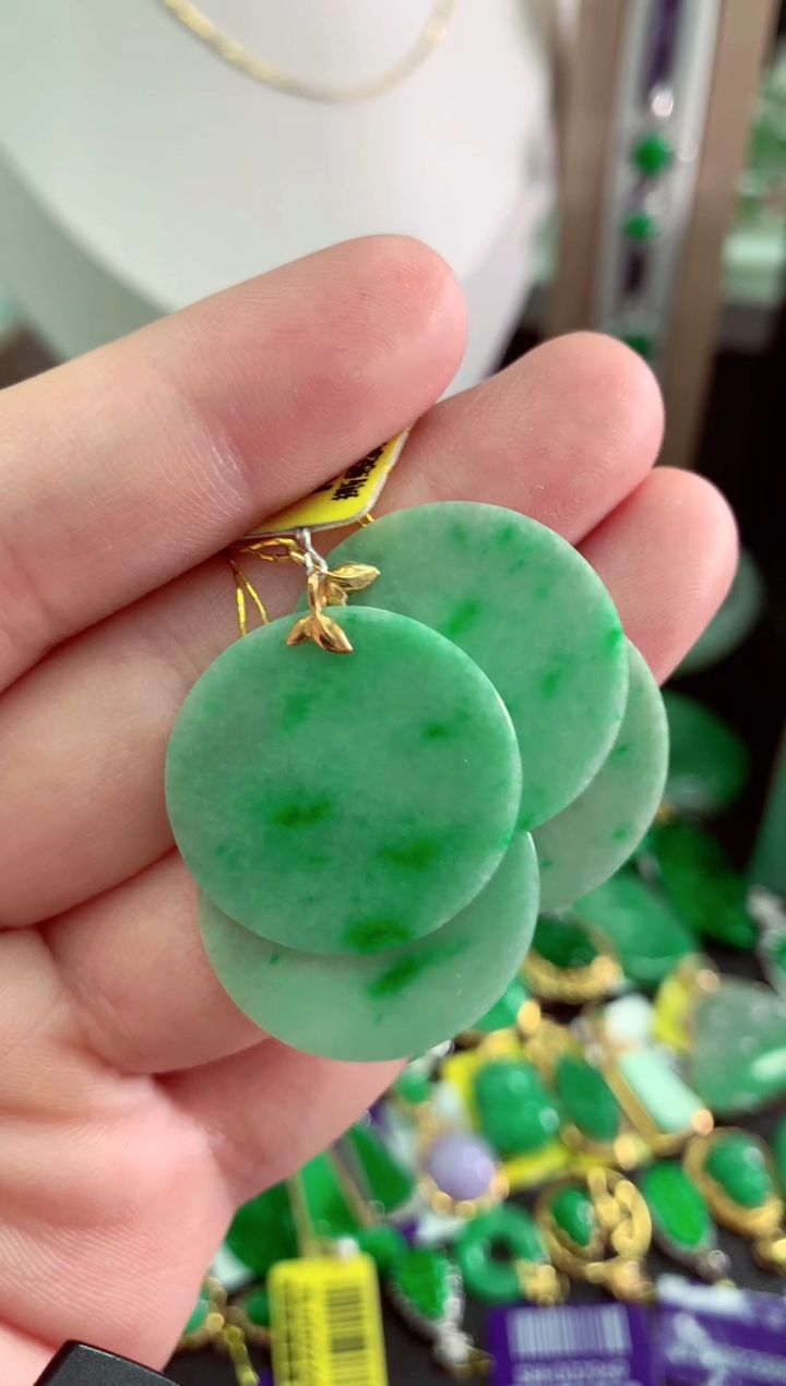 翡翠18K金镶嵌颈饰多样性发货其中一件