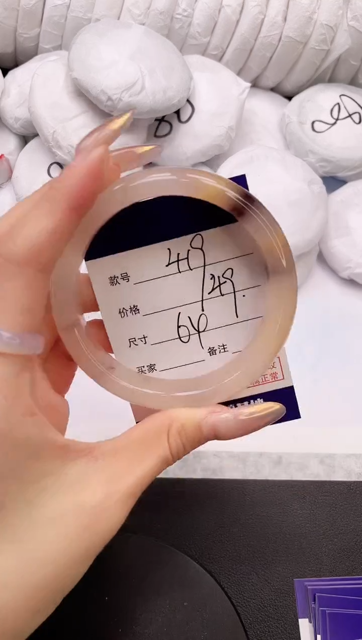 【闪购商品】石英质玉手镯未镶嵌18L419-63