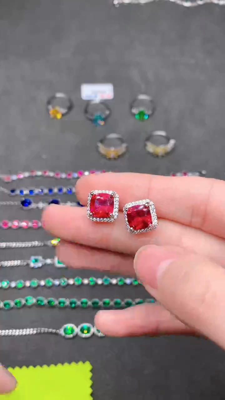 【闪购商品】红宝石耳饰银S925镶嵌......