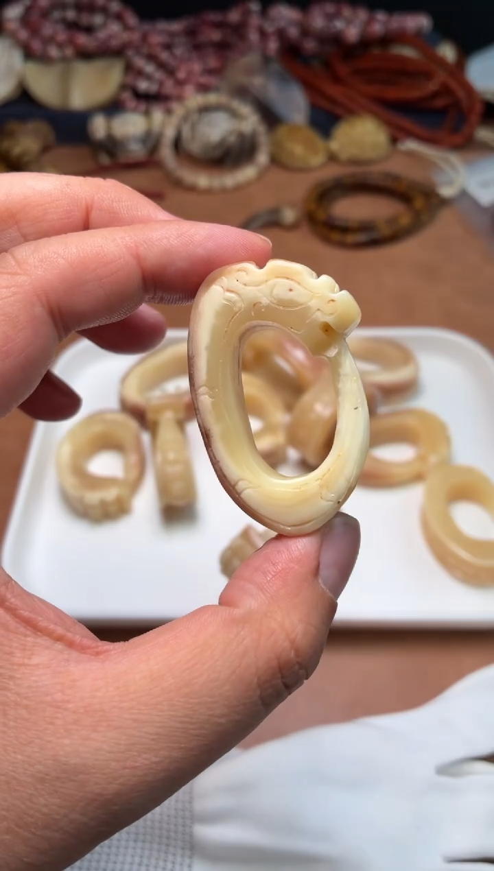 驼骨其他P1275-古龙圈子-有棕裂