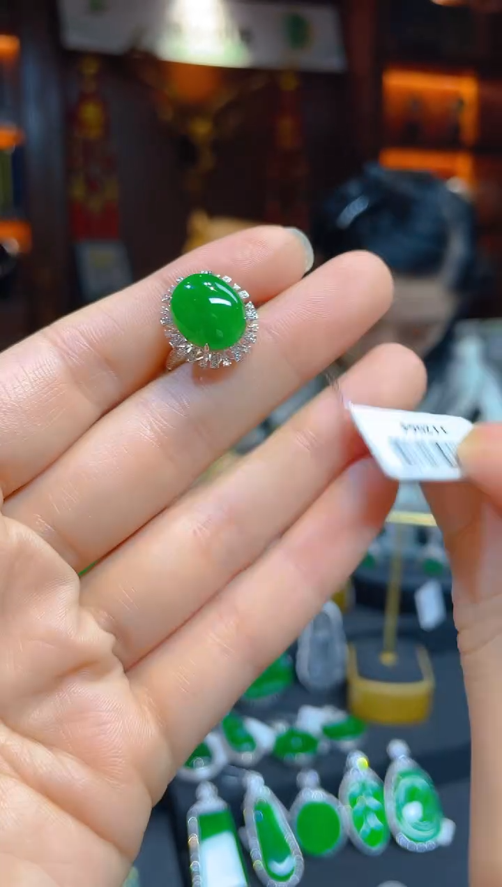 【闪购商品】翡翠戒指18K金镶嵌112064-天然A货翡翠蛋面戒指