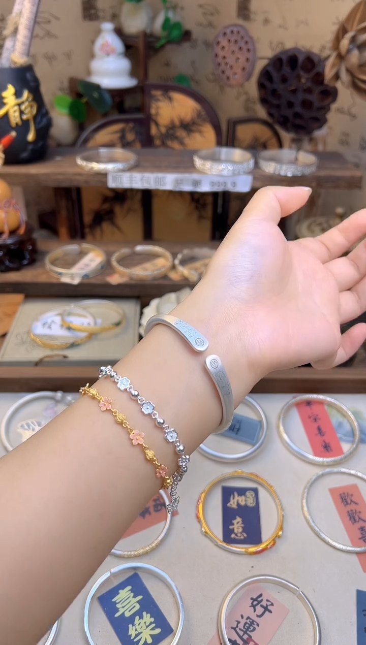 珐琅足银足银999.9古法面圆棍细条招财猫对口手镯