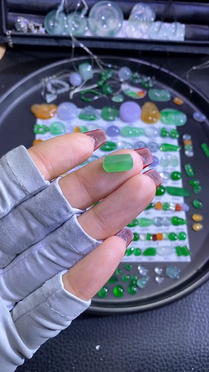 未镶嵌挂件翡翠马鞍