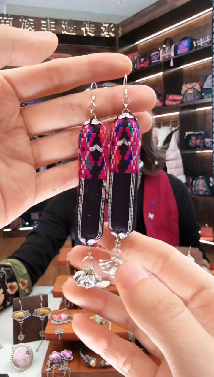 【闪购商品】织绣108蚩梦苗族古绣