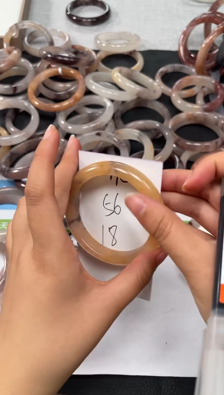 未镶嵌手镯石英质玉195