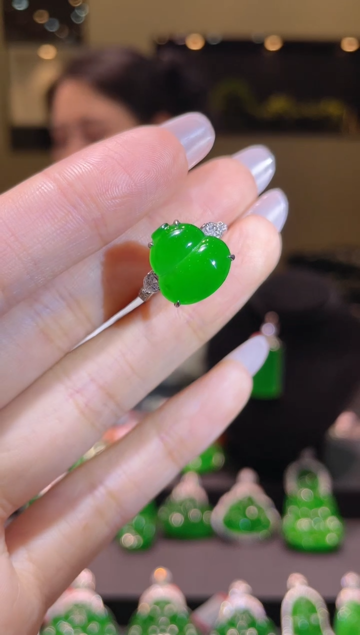 【闪购商品】翡翠吊坠(不含链)18K金镶嵌A69