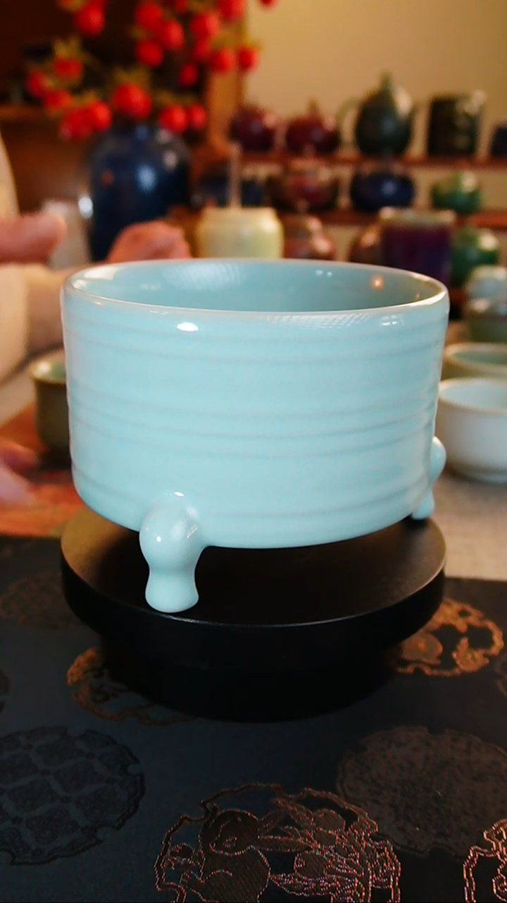 【闪购商品】瓷片274  汝瓷三足玄纹尊  微瑕