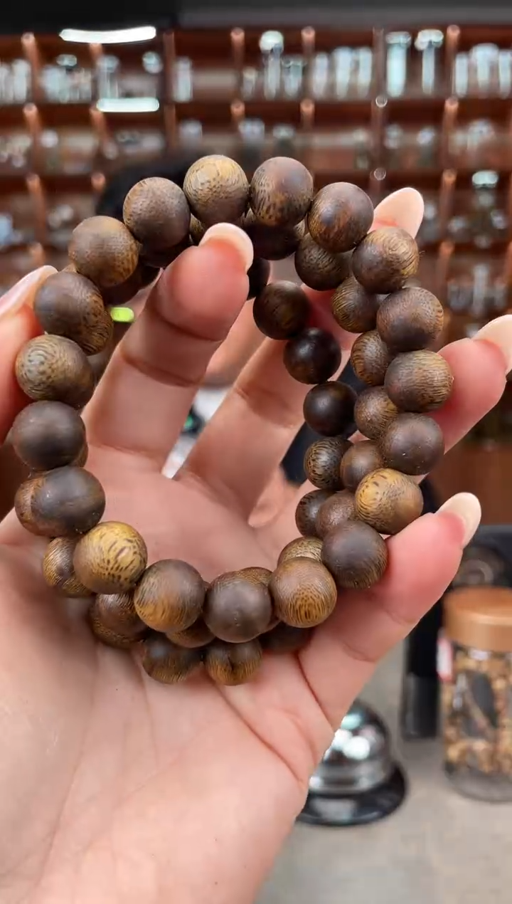 【闪购商品】沉香手串37号老料国香绿奇楠多样性发一条