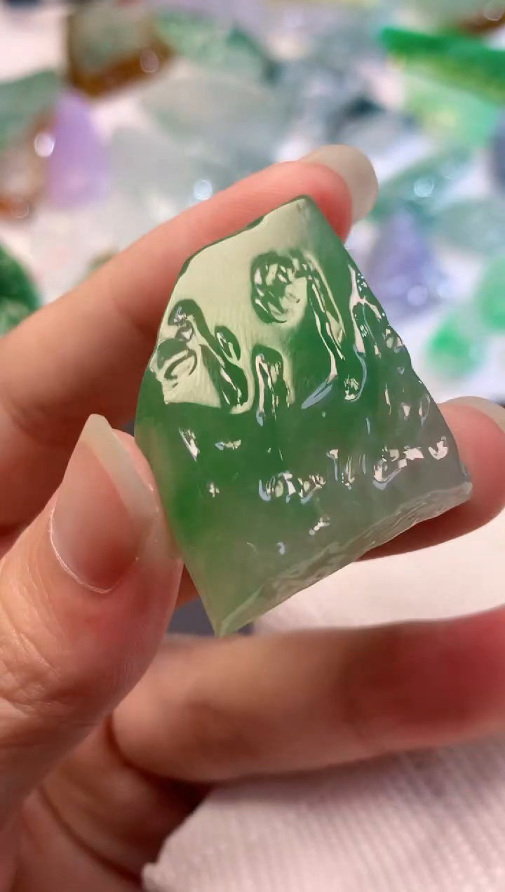 翡翠未镶嵌颈饰 
