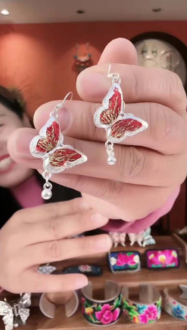 织绣非遗手工苗绣刺绣耳环71