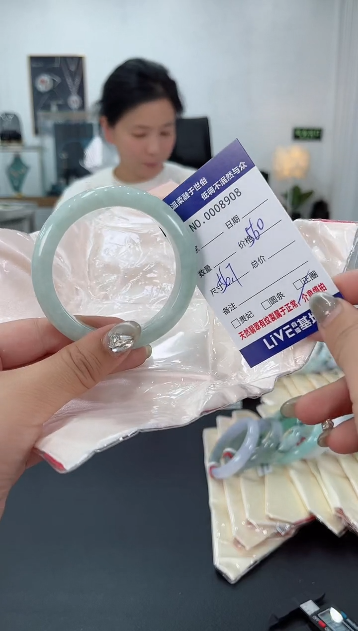 【闪购商品】翡翠手镯未镶嵌天然翡翠A货