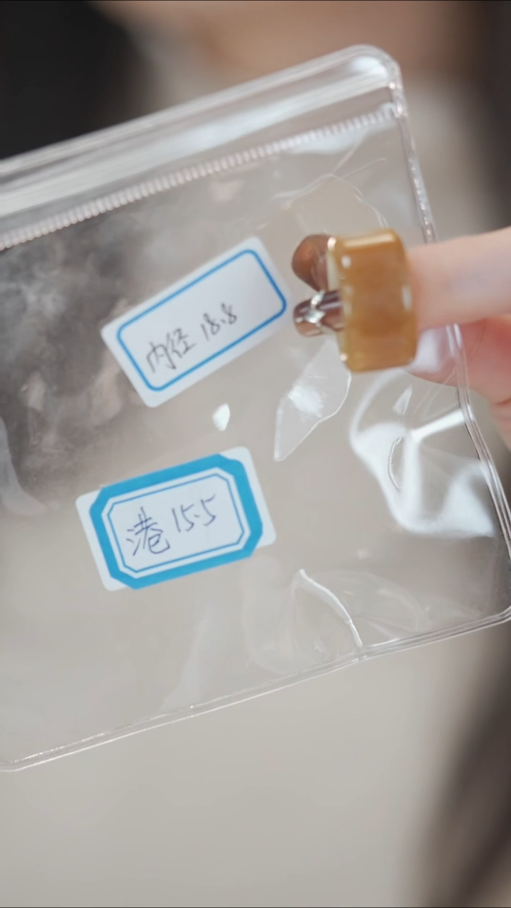 未镶嵌戒指和田玉港15，5小飘花糖