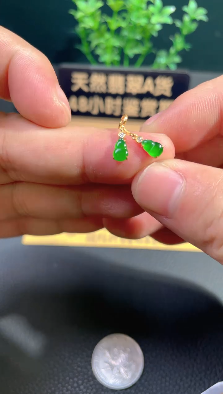 颈饰18K金镶嵌翡翠翡翠