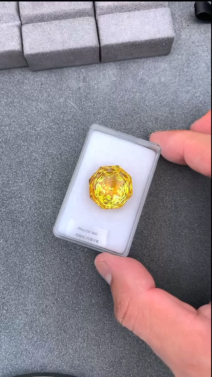 【闪购商品】黄晶裸石未镶嵌32.36克拉