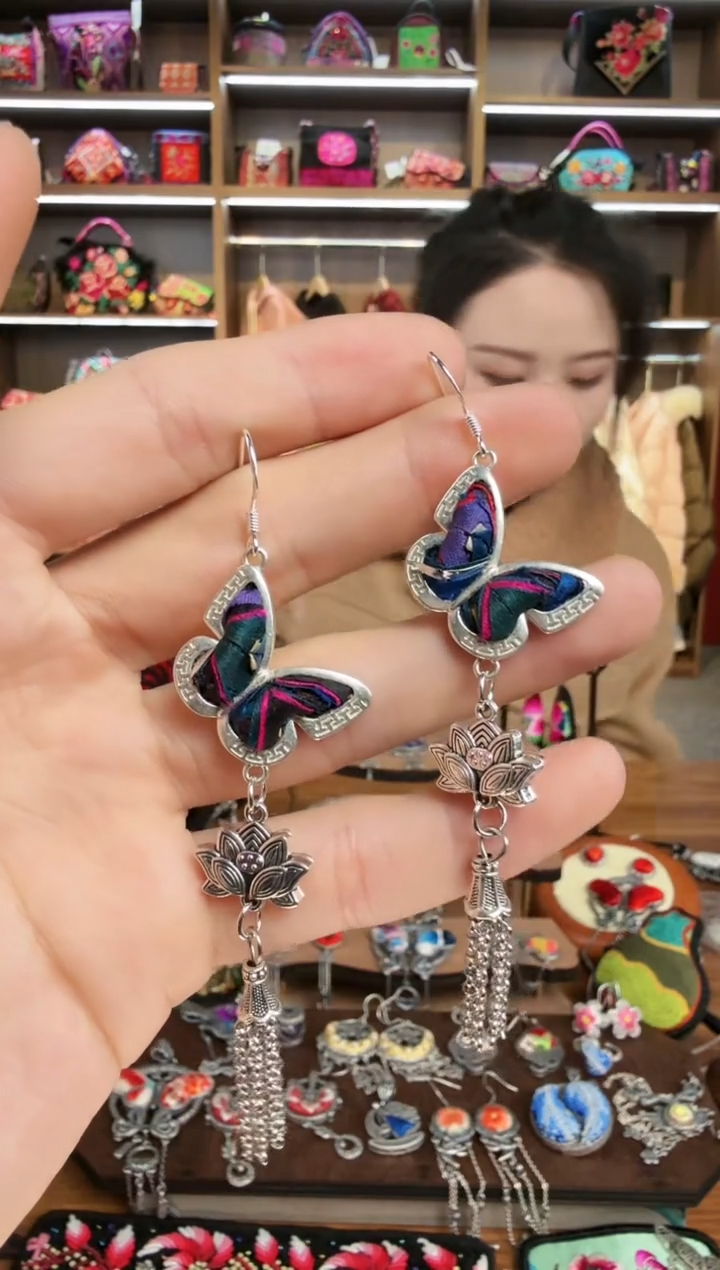 【闪购商品】织绣167蒙阿苏苗绣传承