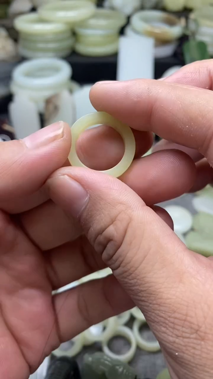 颈饰未镶嵌和田玉黄口圈口17mm戒指