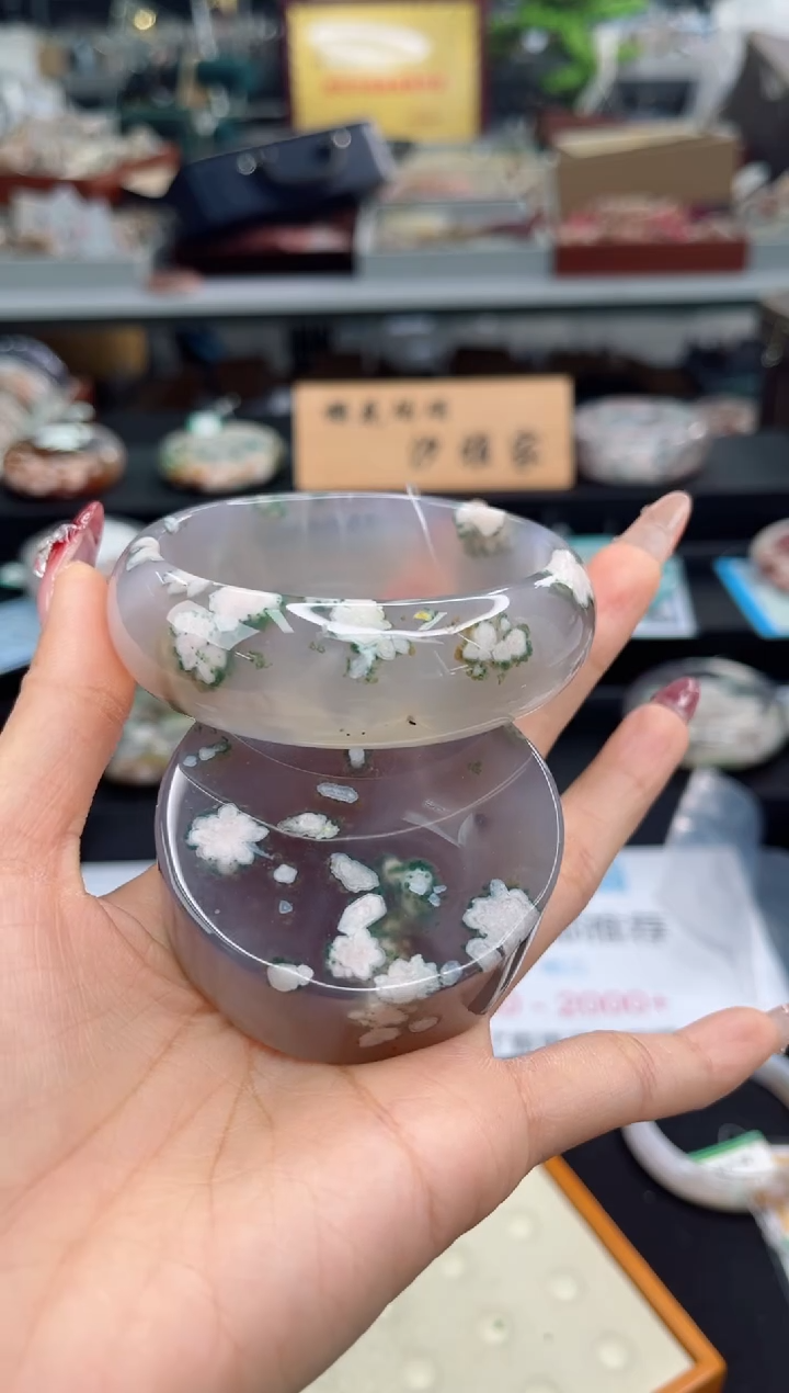 【闪购商品】石英质玉手镯未镶嵌60圈口（赠品镯心）9S8429