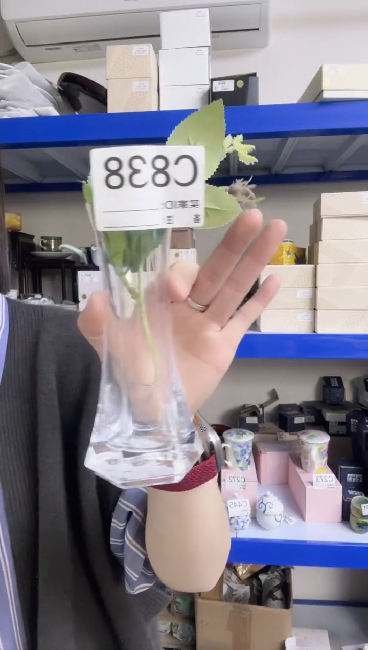 瓷片意大利进口家用百货 小花瓶一个C838