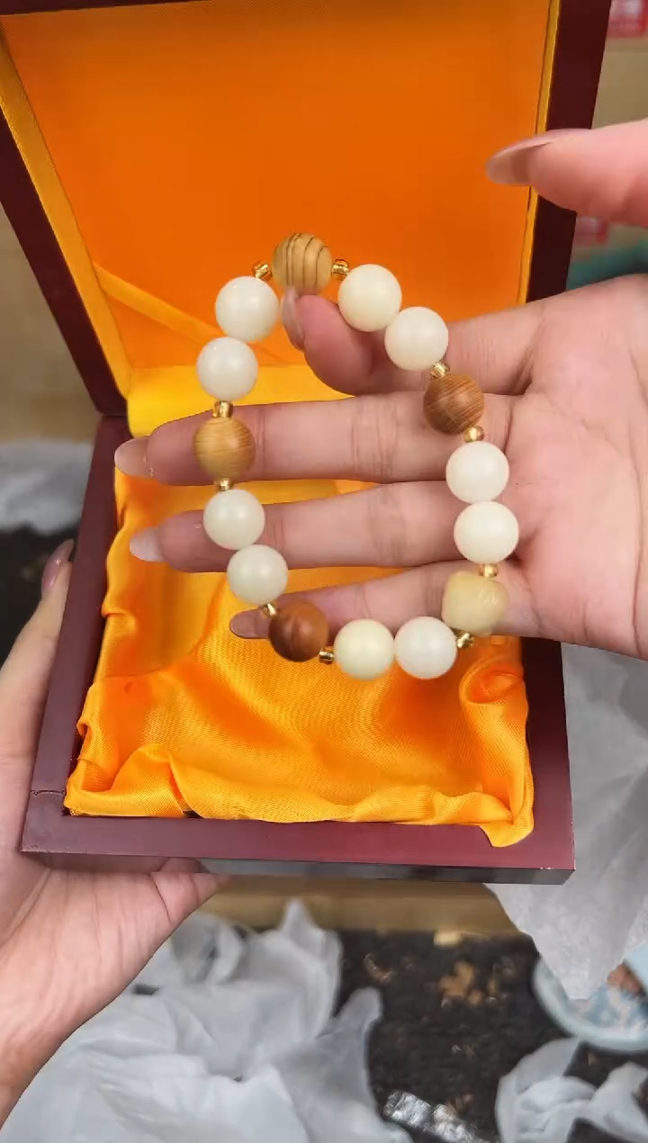 陈得住白玉菩提崖柏链接@@SP111