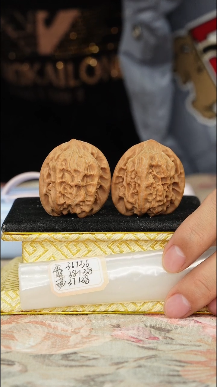 【闪购商品】文玩核桃把件马蹄