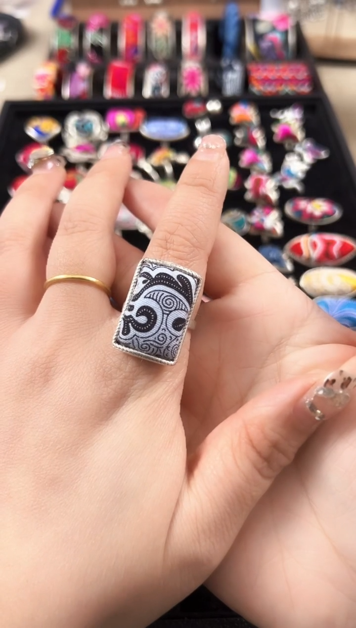 【闪购商品】织绣民族风老绣饰品182