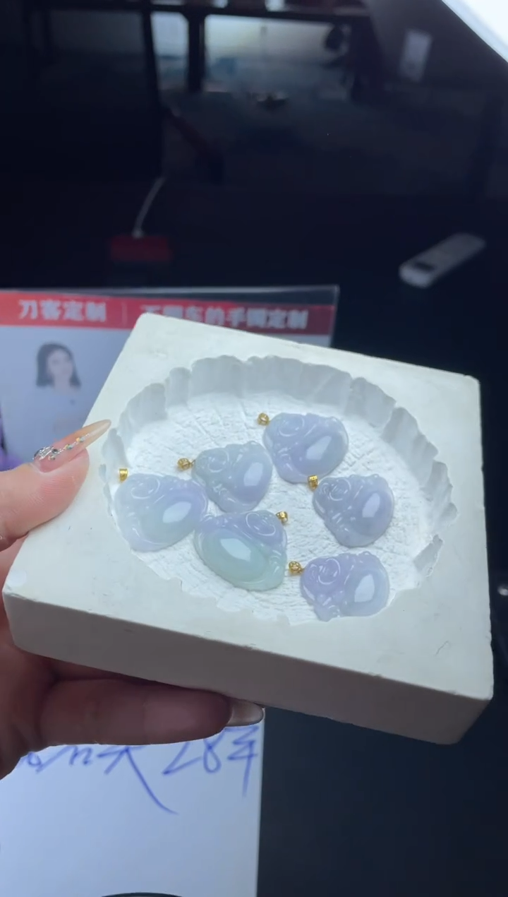 【星星推荐】天然翡翠佛公+18K金扣头吊坠@DDH97557/多样性发一件