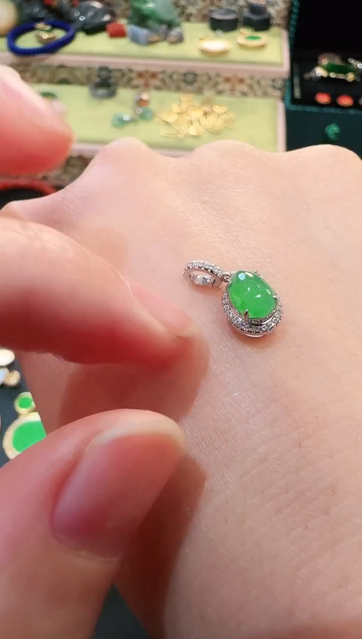 【闪购商品】翡翠颈饰18K金镶嵌吊坠