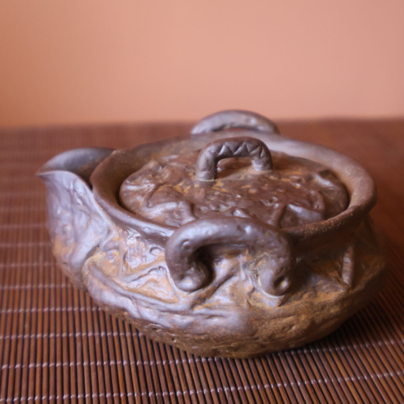 原矿火山老岩泥宝相手抓壶C039