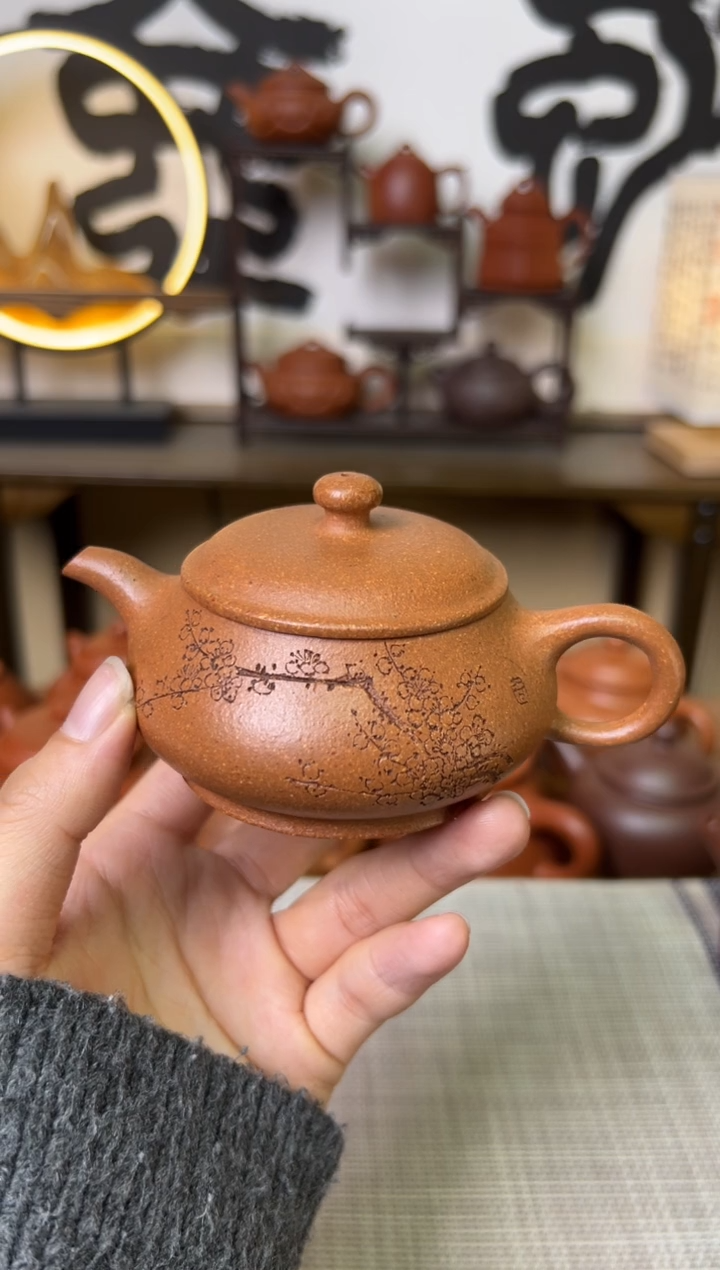 【闪购商品】段泥茶壶黄降坡明炉壶梅刻110CC-甘来兵