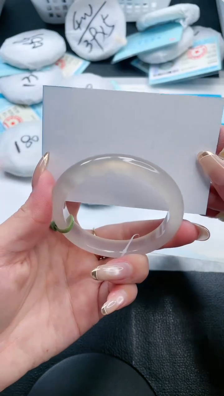 【闪购商品】石英质玉手镯未镶嵌16V313-55