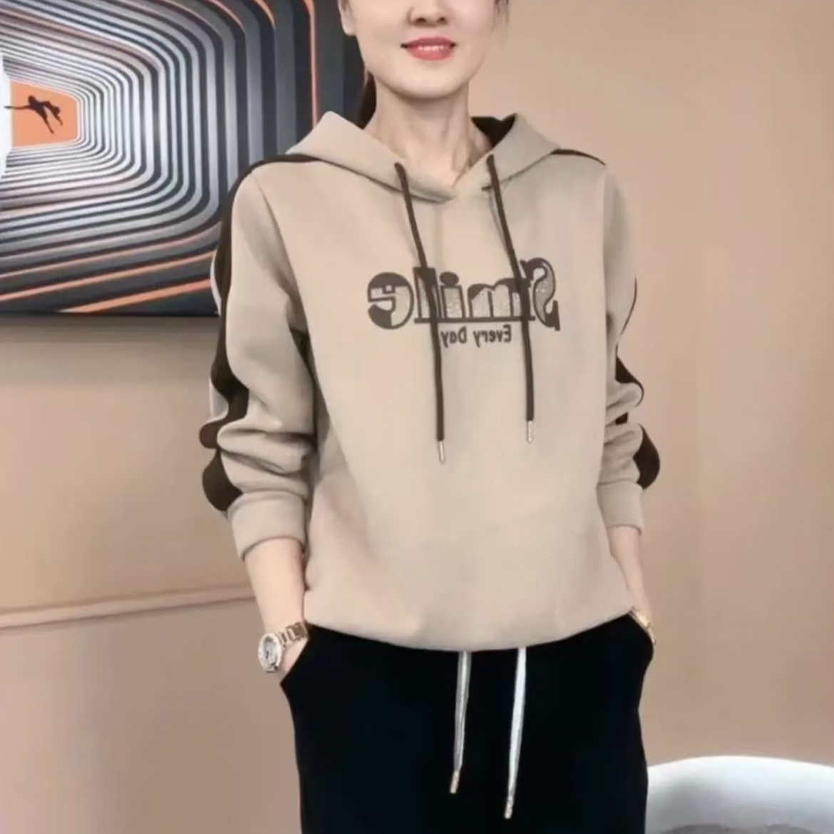 2025年新款时尚气质百搭好看洋气女士爆款卫衣  2