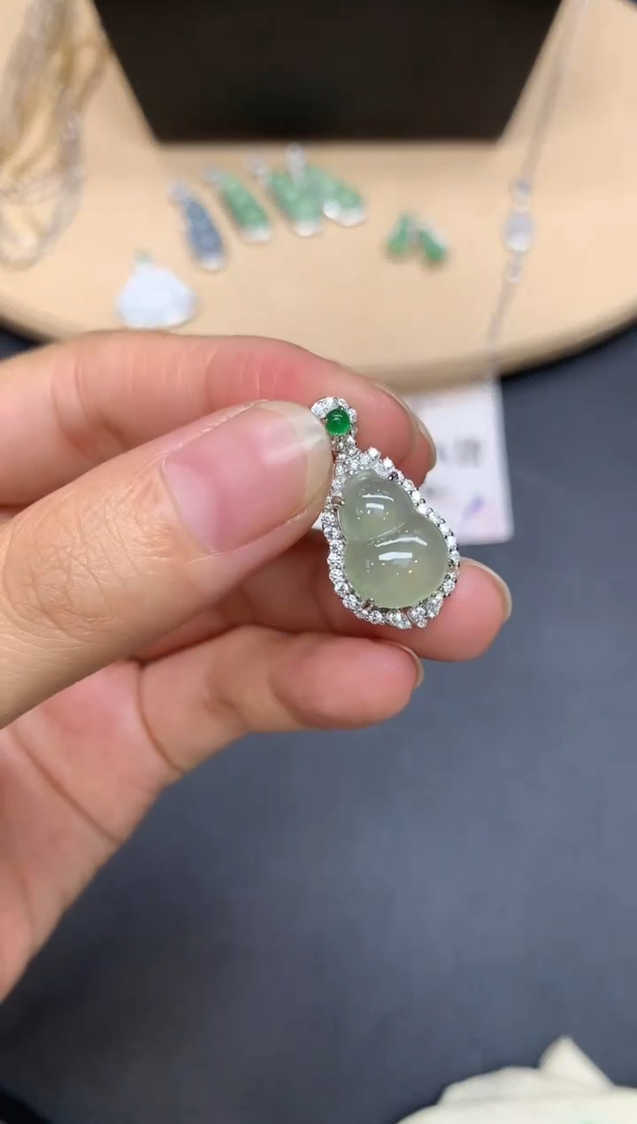 【闪购商品】翡翠吊坠(不含链)银S925镶嵌葫芦【无服务费】