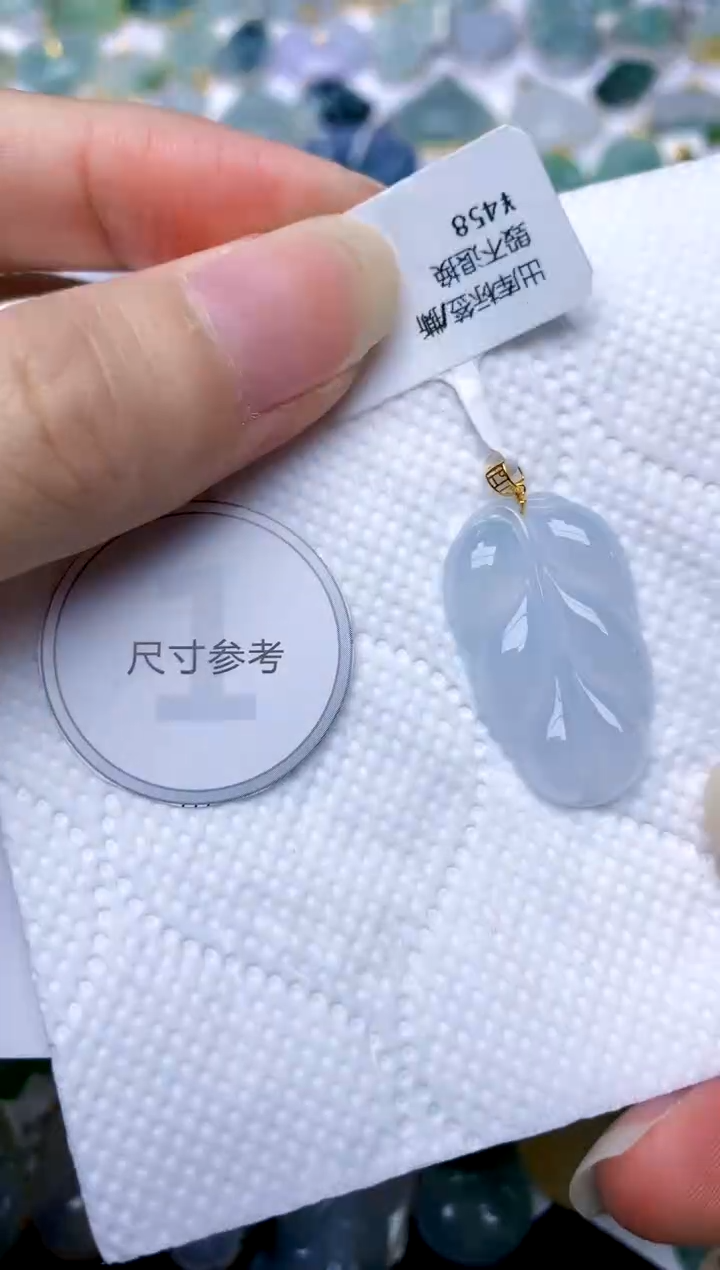 颈饰18K金镶嵌翡翠天然A货翡翠