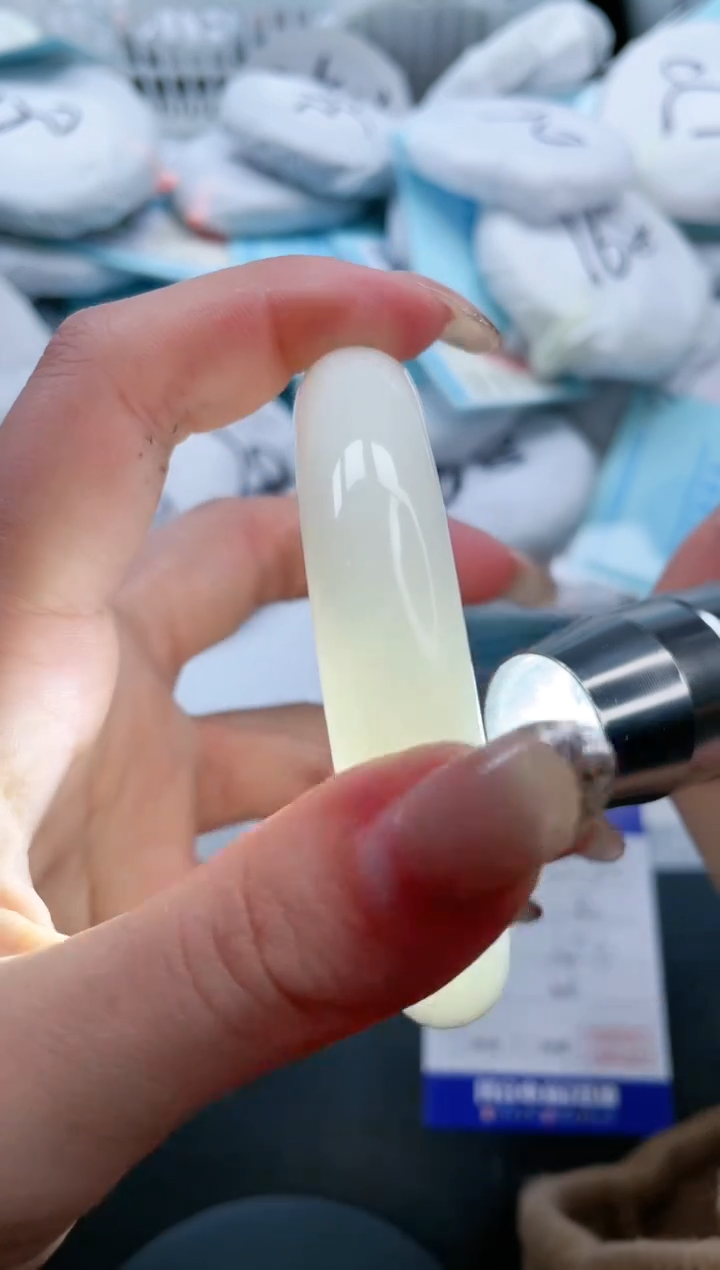 【闪购商品】和田玉手镯未镶嵌14V370-58