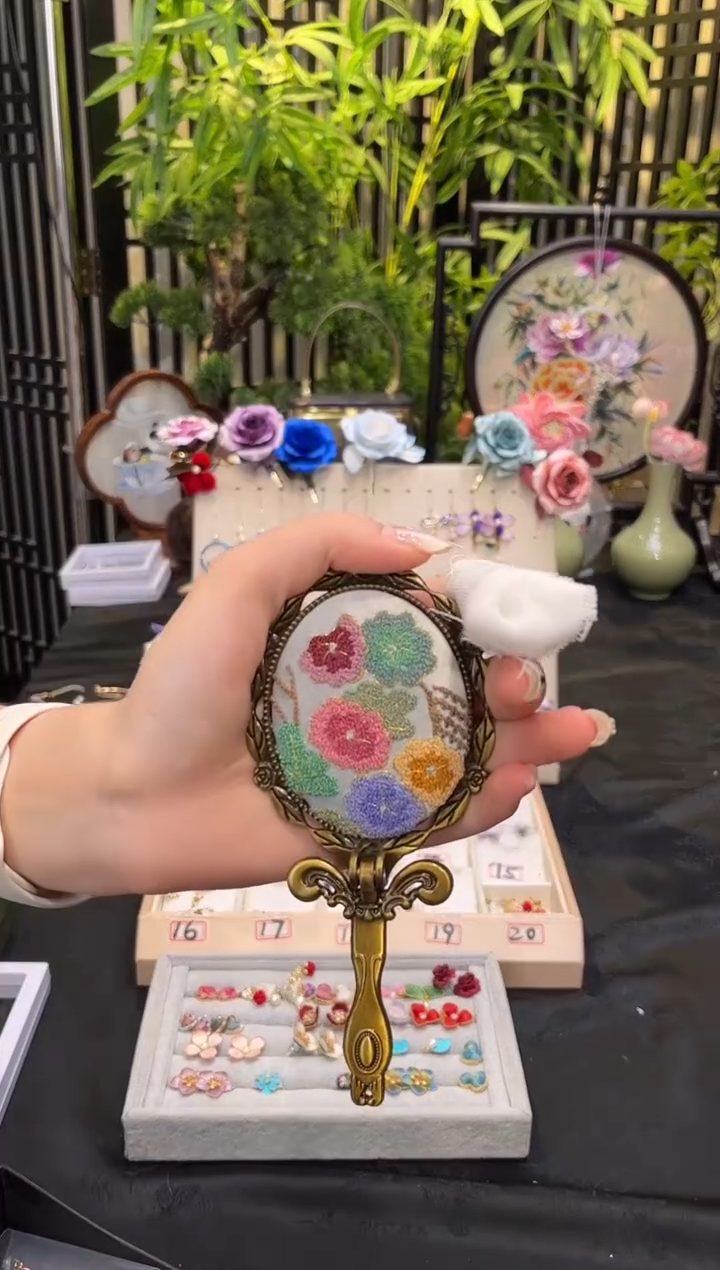 织绣李****9非遗绒花手工饰品
