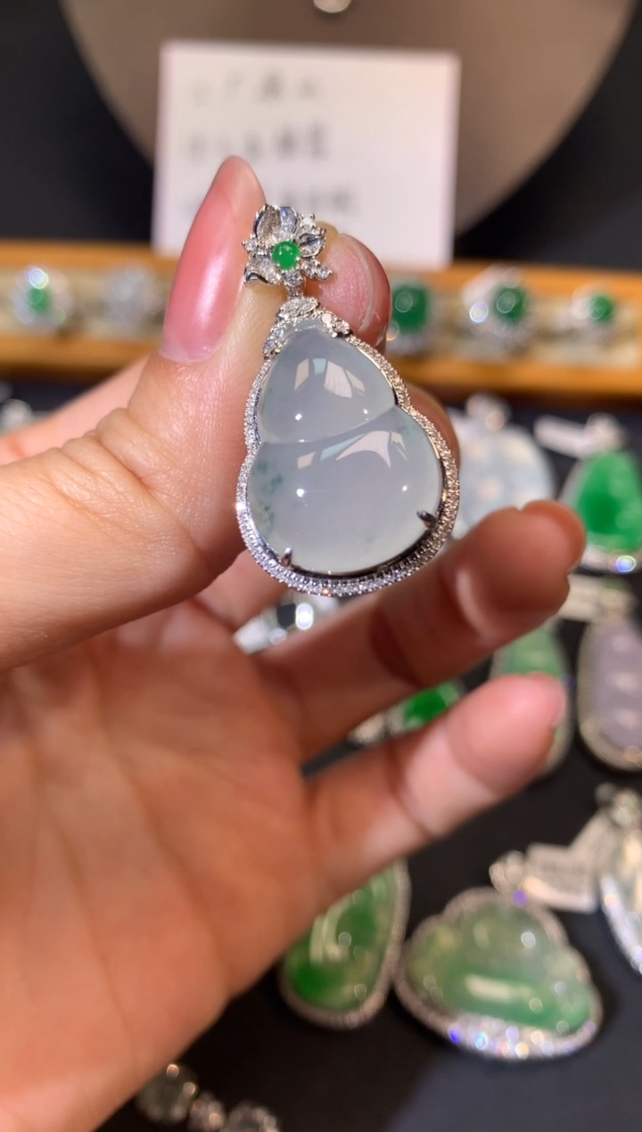 【闪购商品】翡翠吊坠(不含链)18K金镶嵌吊坠