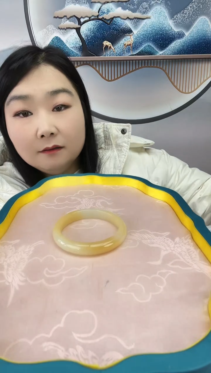 未镶嵌一口糖密玉（石英质玉）莉*莉儿