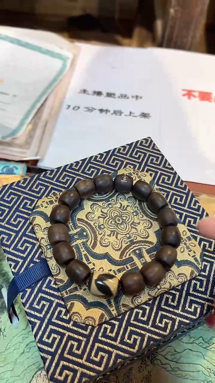 【闪购商品】沉香木手串沉香饰品25