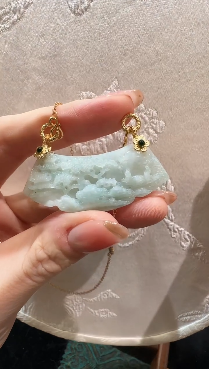 翡翠未镶嵌颈饰国风