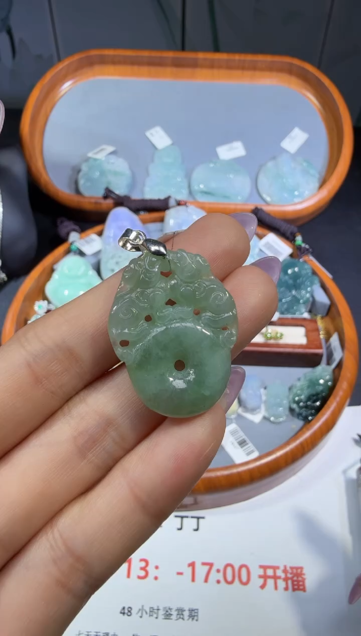 翡翠未镶嵌颈饰132.。。。