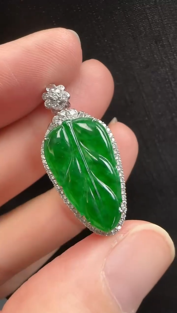 颈饰18K金镶嵌翡翠422叶子一个