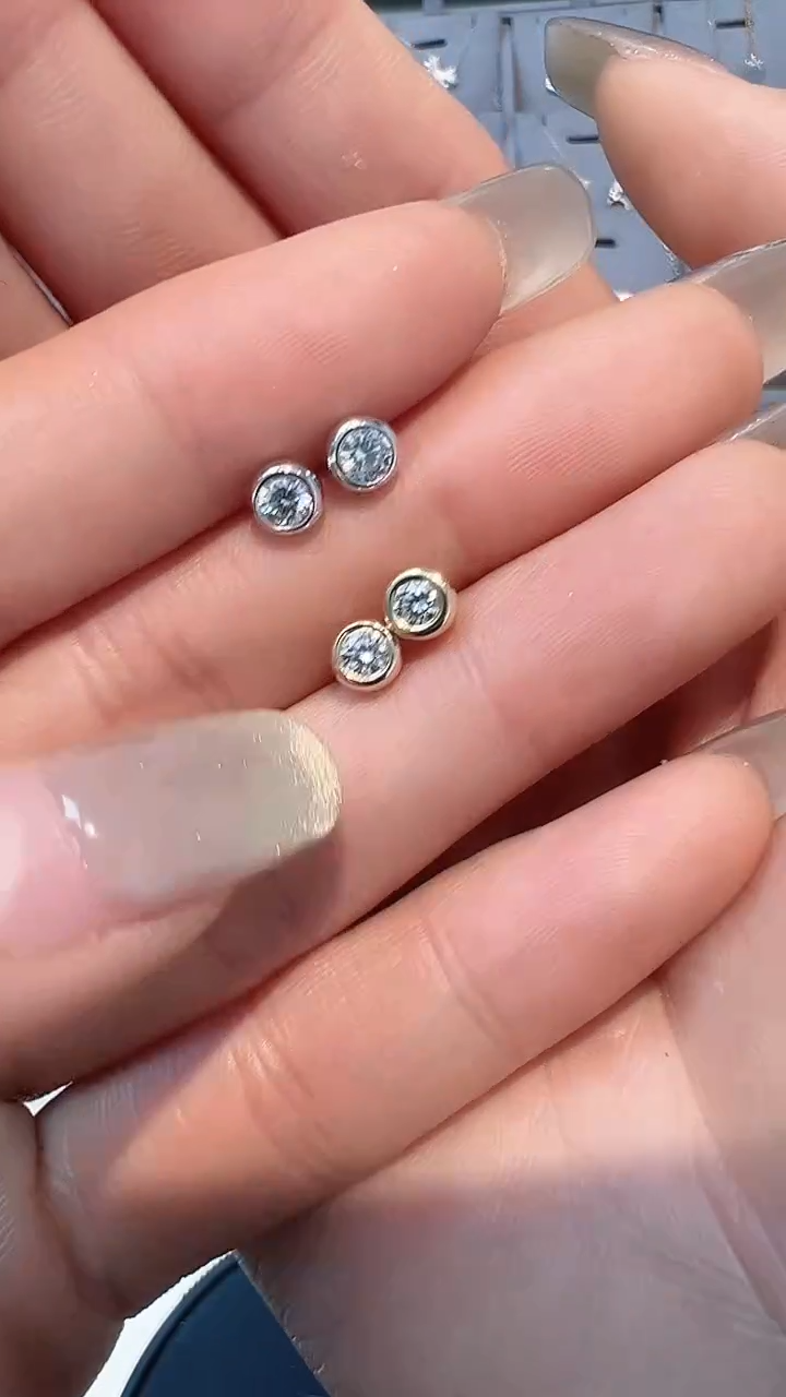 【闪购商品】钻石耳饰18K金镶嵌耳钉多样性发一