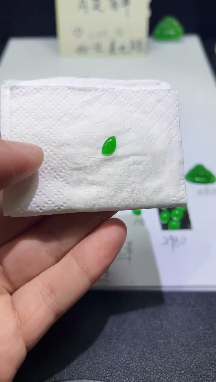 裸石翡翠缅甸A货翡翠一件