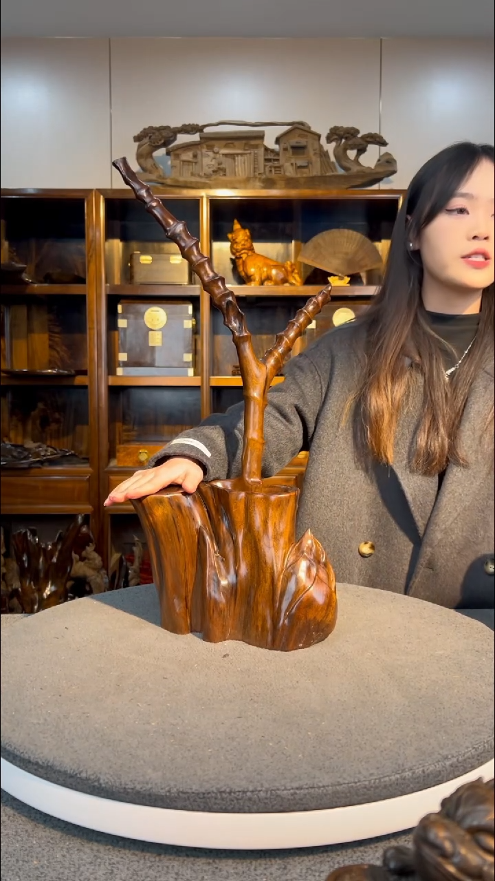 【闪购商品】金丝楠木雕节节高升笔筒