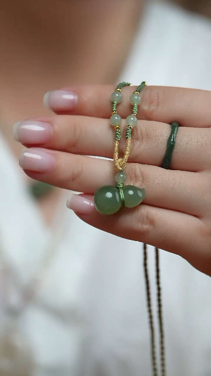 和田玉未镶嵌颈饰/  *  