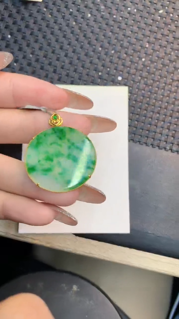 颈饰18K金镶嵌翡翠1