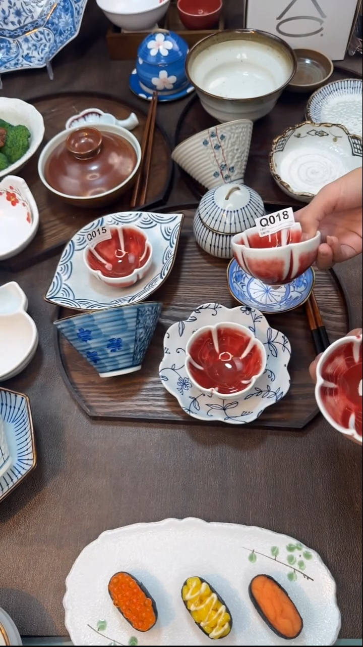 瓷028朗红花口味碟