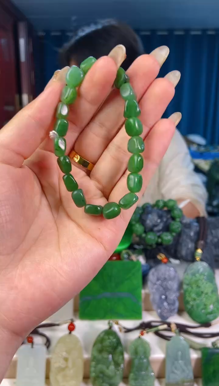 和田玉未镶嵌颈饰1