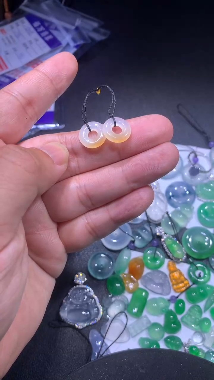 颈饰未镶嵌翡翠甜甜圈一对